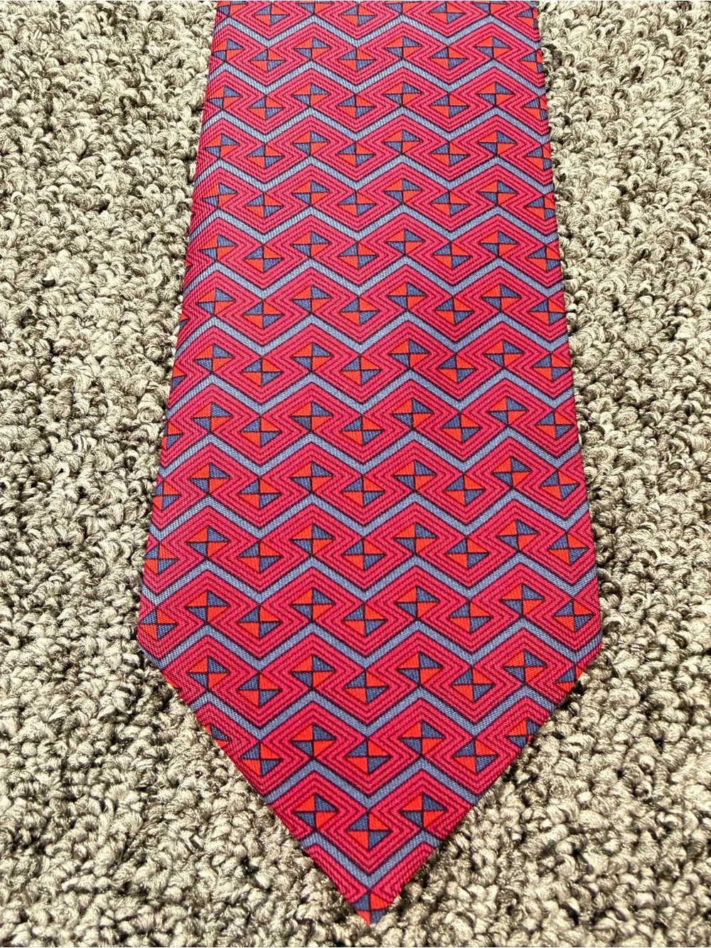 HERMÈS 100% Silk Red/Blue Geometric Pointed Tie Logo Accent Made in France